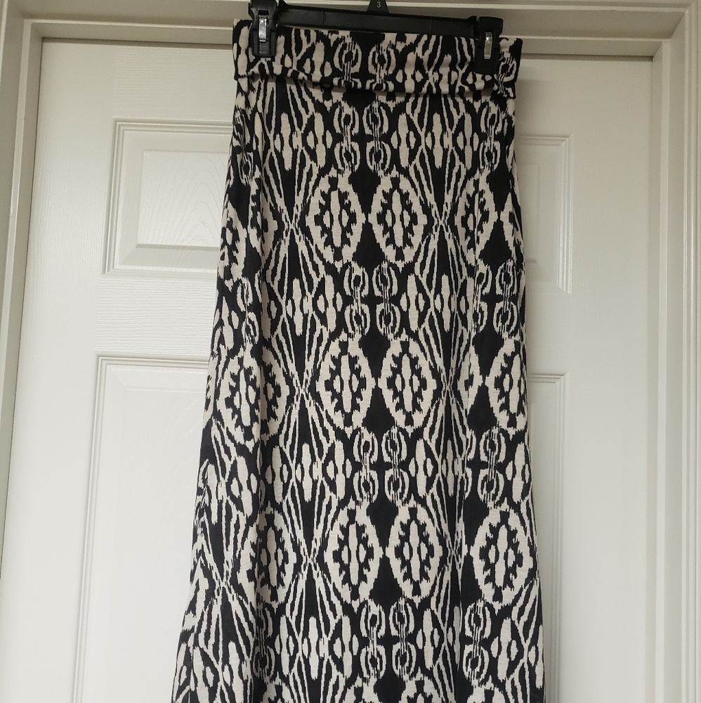 Patterned Maxi Skirt - Picture 3 of 4